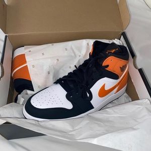 Air Jordan 1 mid shattered